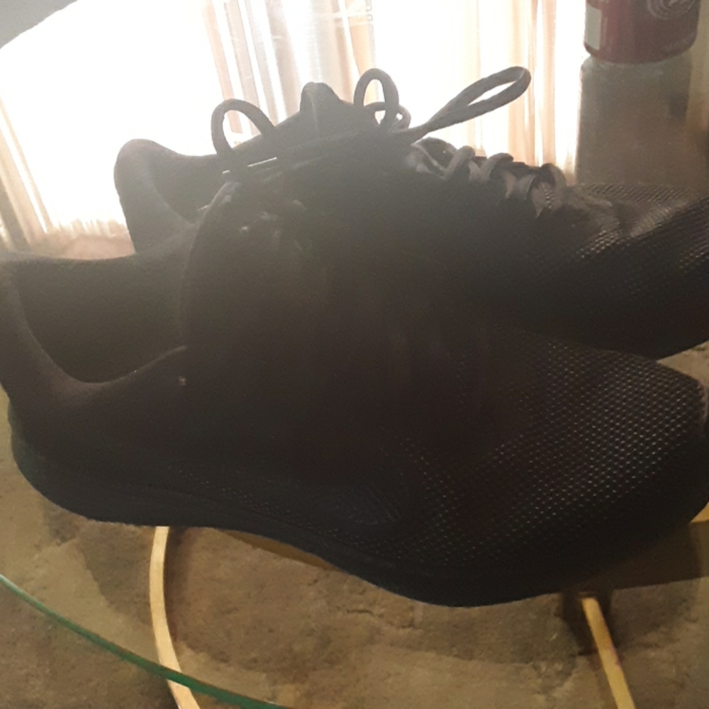 Nike down shifters tennis shoes
